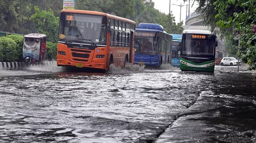 बारिश से लोगों को उमस से मिली राहत, जलभराव से हुई परेशानी