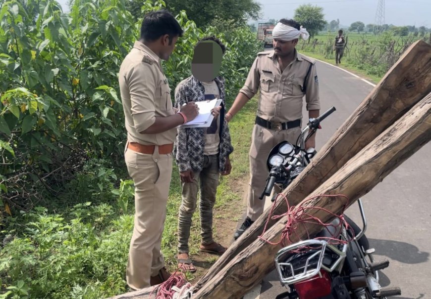 सागौन की लकड़ी तस्करी कर रहे तस्कर को दो चोरी की बाईकों के साथ पकड़ा