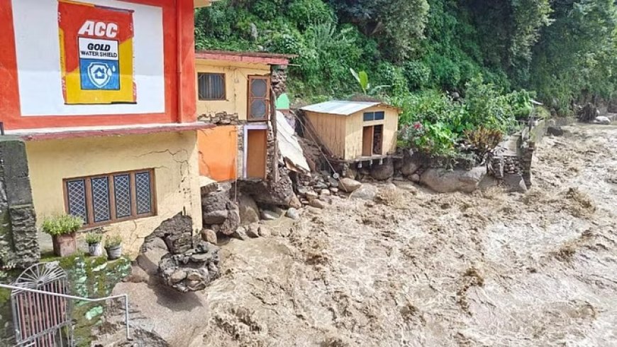 बालगंगा का जलस्तर बढ़ा, मकान टूटा, जान बचाने के लिए मां को लेकर घर से बाहर दौड़ा बेटा