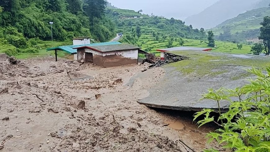 बारिश का कहर: उत्तराखंड में कहीं भूस्खलन तो कहीं विद्युत आपूर्ति ठप, कुछ जगह स्कूलों में हुई छुट्टी