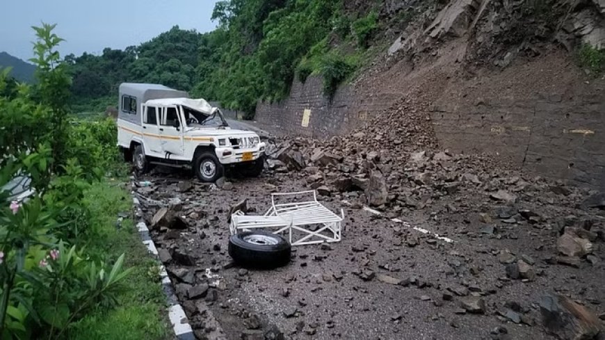 सोलन में दत्यार के पास अखबार की गाड़ी पर गिरे पत्थर, एक की मौत; तीन घायल