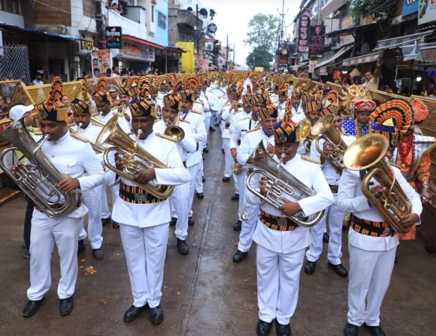 बाबा महाकाल की सवारी के गौरवशाली इतिहास में जुड़ा नया अध्याय, पहली बार पुलिस ब्रॉस बैंड ने दी अद्भुत प्रस्तुति