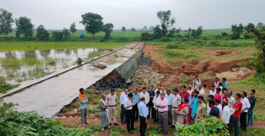 कलेक्टर द्वारा जपं. गुना की ग्रापं. हरिपुर तालाब का किया गया निरीक्षण