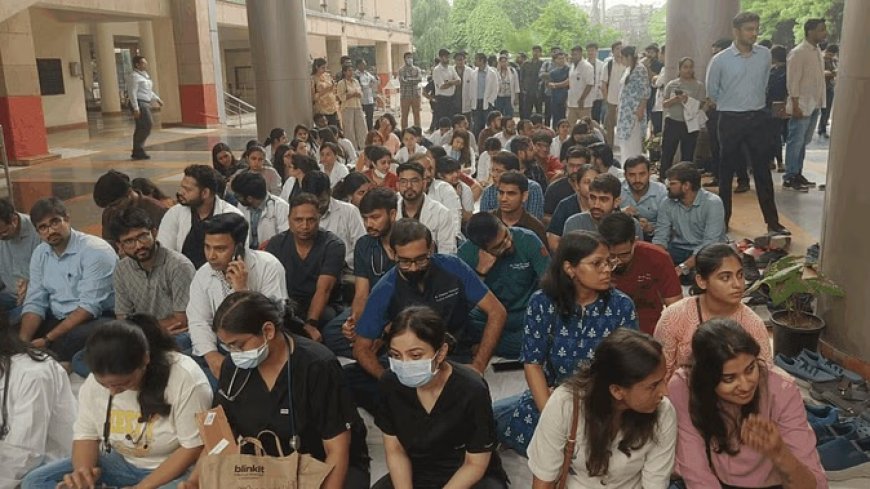 हड़ताल पर बैठे दिल्ली AIIMS और RML के डॉक्टर, सीनियर्स ने संभाला मोर्चा