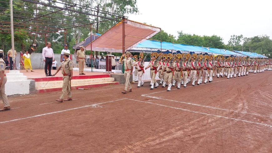 स्‍वतंत्रता दिवस समारोह से पूर्व आज लाल परेड पर की गई परेड की फायनल रिहर्सल