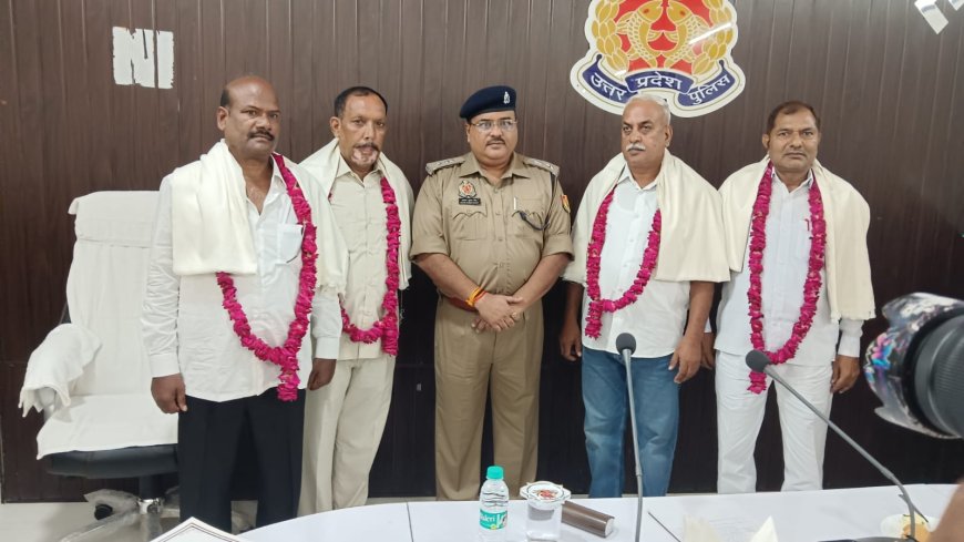 अपर पुलिसअधीक्षक द्वारा पुलिस कार्यालय स्थित सभागार कक्ष में सादे समारोह में आज पुलिस विभाग के सेवानिवृत्त होने वाले चार पुलिसकर्मीयों को दी गई भावभीनी विदाई