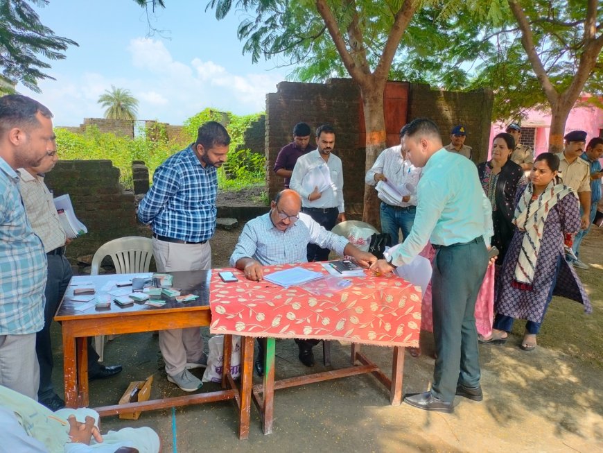 कलेक्टर डॉ. सिंह ने कुंभराज में पीएम जनमन एवं राजस्व महाअभियान की प्रगति का लिया जायजा