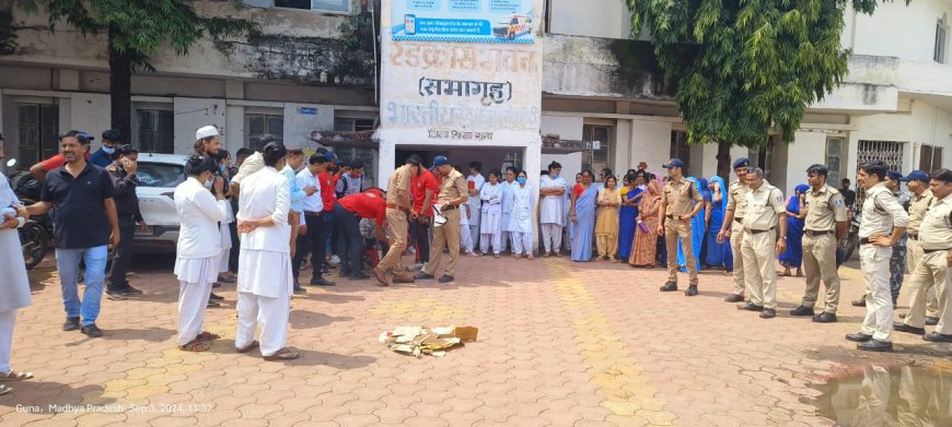 जिला चिकित्सालय गुना में उपस्थित डॉक्टर, नर्सिंग ऑफिसर, क्लीनिंग स्टाफ एवं अस्पताल सिक्योरिटी गार्ड को आगजनी की घटनाओं को रोकने की दी गयी जानकारी