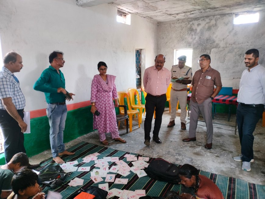 कलेक्‍टर द्वारा जपं. बमोरी की ग्राम पंचायत विश्‍वनगर के मतदान केन्‍द्रों की व्‍यवस्‍थाओं का लिया जायजा