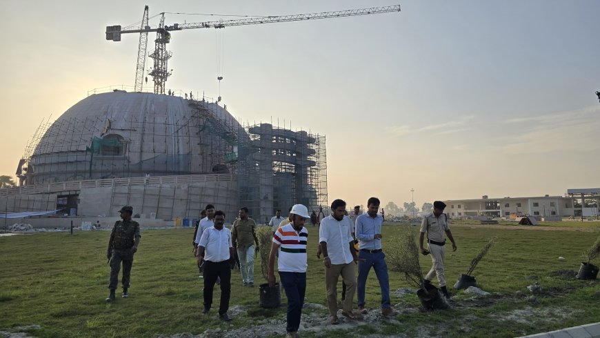 जिला पदाधिकारी ने की निर्माणाधीन बुद्ध स्मृति स्तूप का निरीक्षण