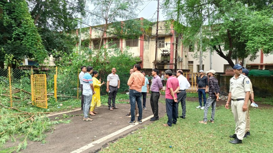 ‘’स्वच्छता ही सेवा अभियान’’ अंतर्गत कलेक्टर द्वारा एसडीम परिसर में श्रमदान कर अपने-अपने कार्यालय एवं परिसरों में साफ-सफाई का दिया संदेश