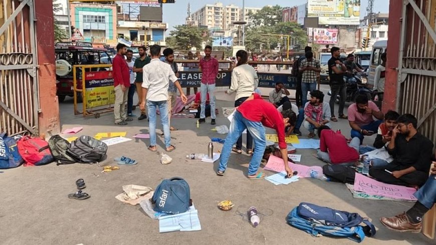 दुष्कर्म के बाद प्रदर्शन के दौरान हुई मारपीट पर छात्रों को किया गया सस्पेंड, 11 माह बाद हुई कार्रवाई