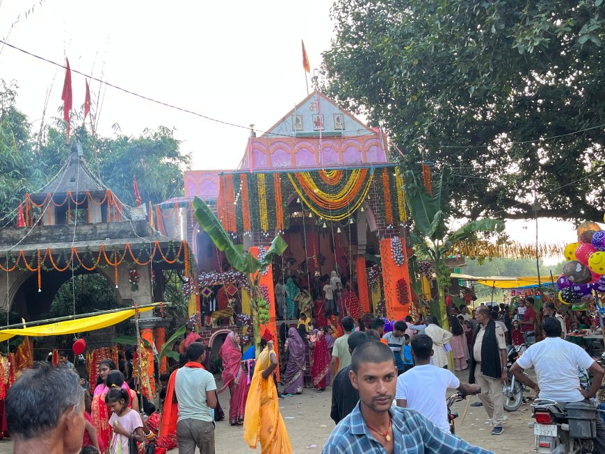 पातेपुर के विभिन्न दुर्गा मंदिर में उमड़ी श्रद्धालुओं की भीड़