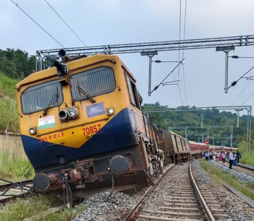 असम में रेल हादसा, अगरतला-लोकमान्य तिलक एक्सप्रेस पटरी से उतरी