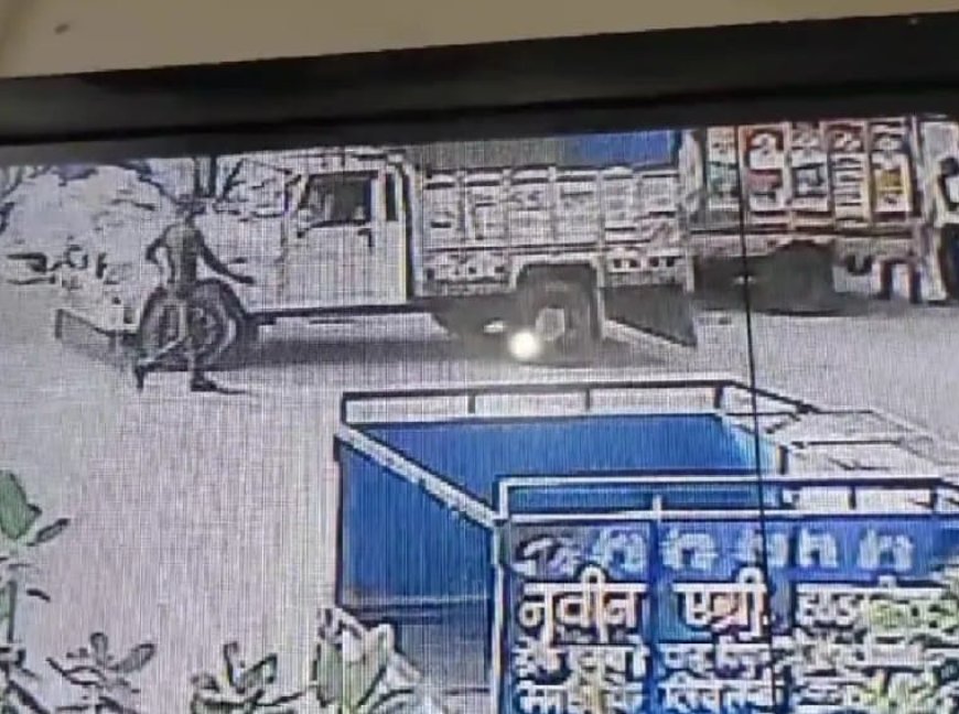 पिछोर: पेठा व्यापारी का लाखों से भरा बैग चोरी, CCTV फुटेज में कैद आरोपी की तलाश