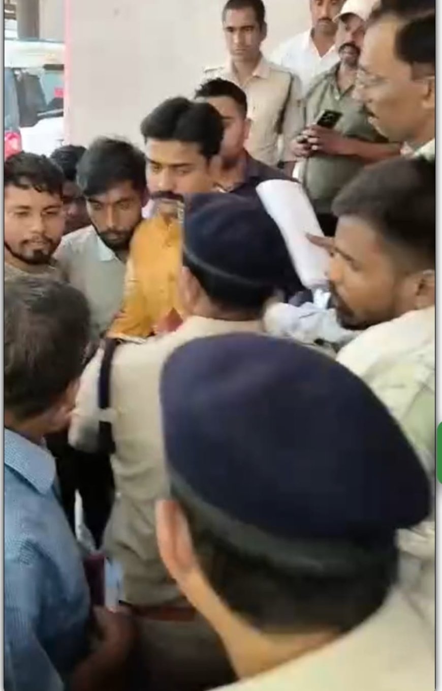 'SP ऑफिस में बदतमीजी नहीं...? सीनियर IPS अफसर को गुस्से में देख 'नेताजी' की निकल गई हवा