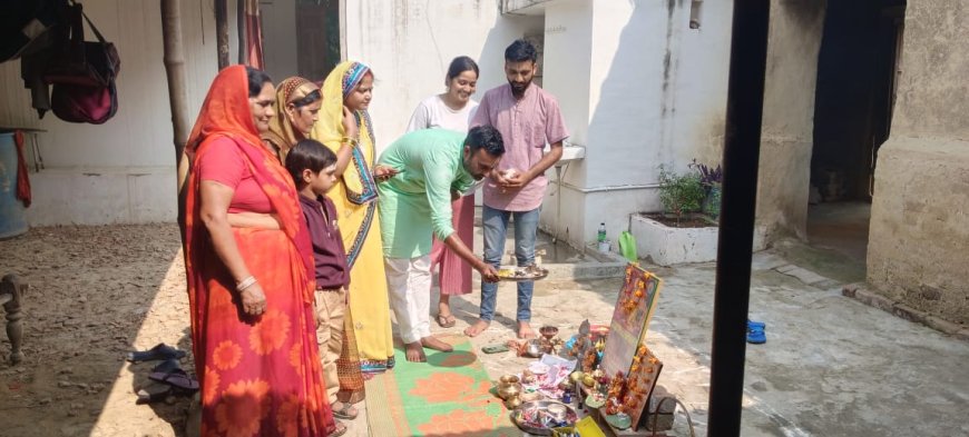 सुलतानपुर: यमद्वितीया को कादीपुर तहसील के रानीपुर कायस्थ गांव में सभी जातियों के लोग करते हैं लेखनी जनक भगवान चित्रगुप्त की पूजा