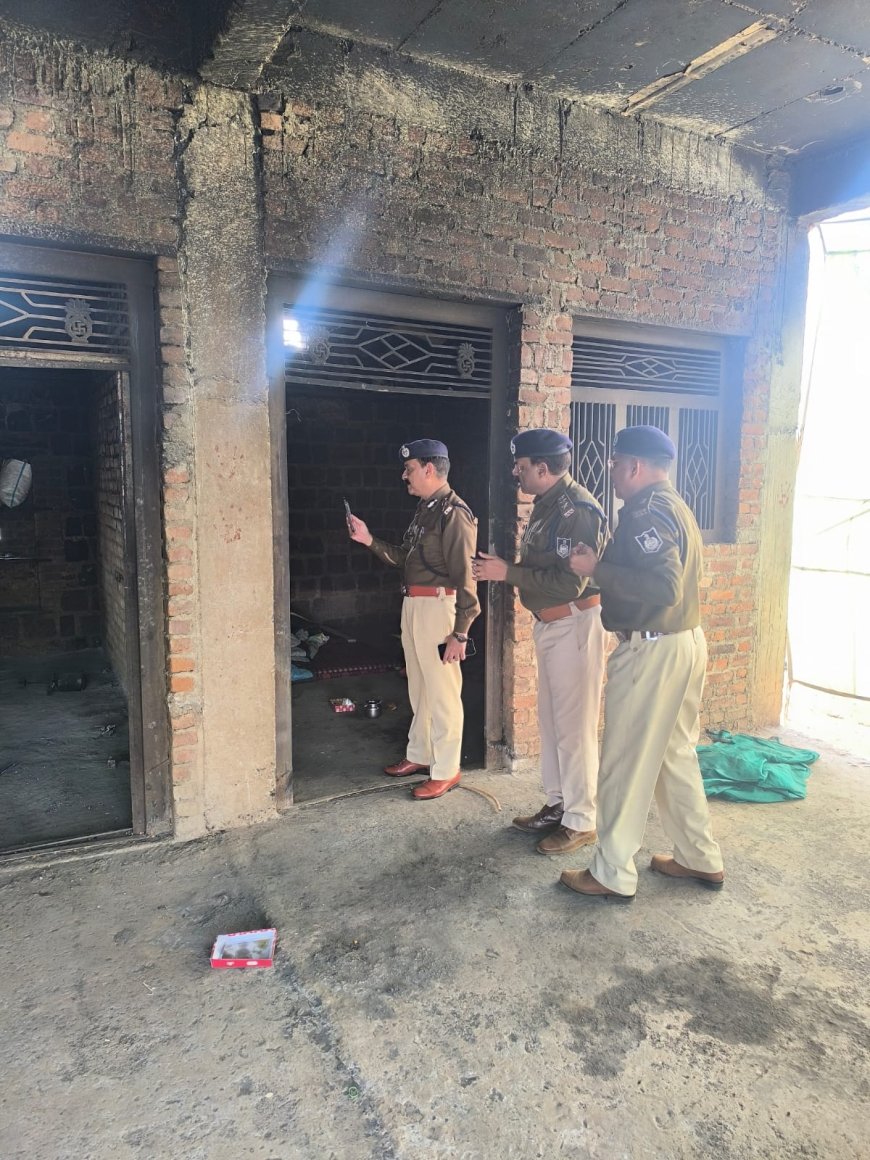 पुलिस महानिरीक्षक ग्वालियर अरविन्द कुमार सक्सेना द्वारा ग्राम पन्हेटी में आगजनी घटना स्थल का किया निरीक्षण 