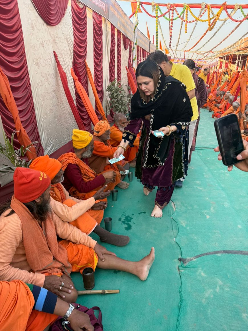 प्रयागराज महाकुंभ के शिविरों में "मां सीता रसोई" के द्वारा साधु-संतों को भोजन करा रही हैं प्रख्यात समाजसेवी मनप्रीत कौर 