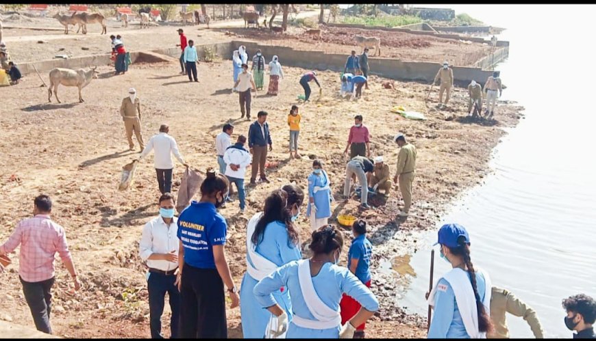 स्वच्छ सर्वेक्षण हेतु सिंगवासा तालाब पर स्वच्छता श्रमदान